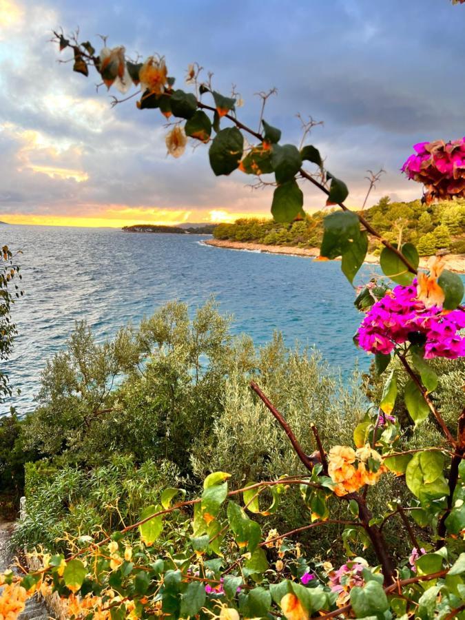 Luxury Beachfront Villa Carlisa Чіово Екстер'єр фото