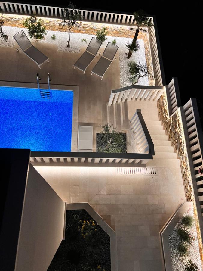 Luxury Beachfront Villa Carlisa Чіово Екстер'єр фото