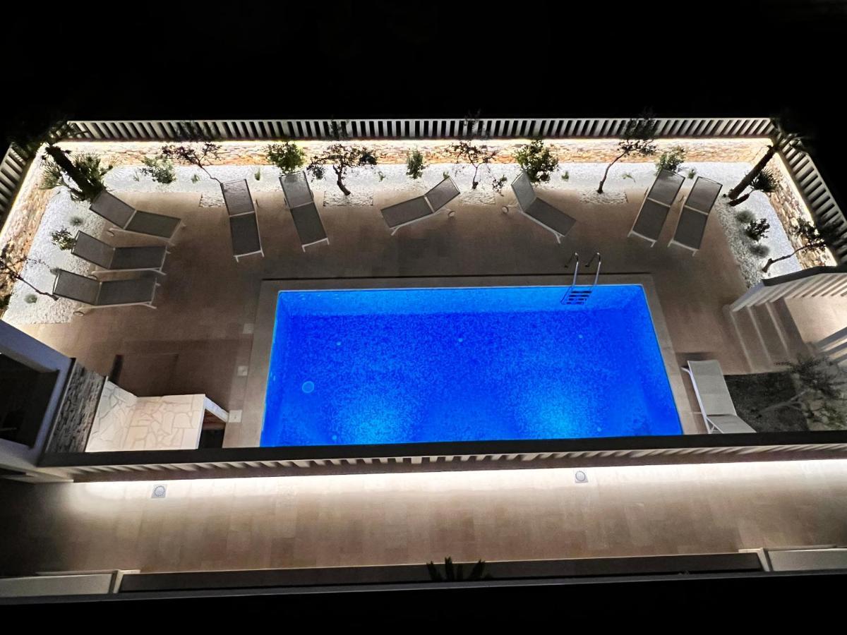 Luxury Beachfront Villa Carlisa Чіово Екстер'єр фото