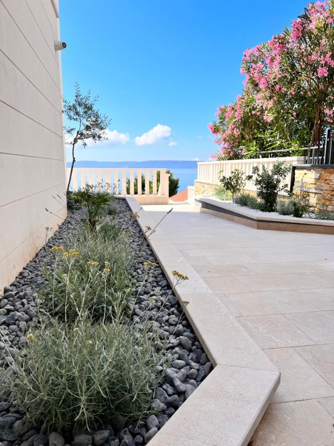 Luxury Beachfront Villa Carlisa Чіово Екстер'єр фото