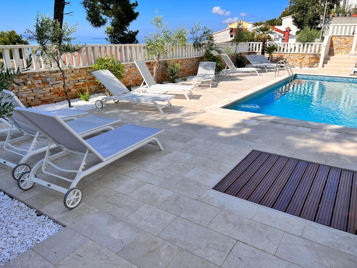 Luxury Beachfront Villa Carlisa Чіово Екстер'єр фото