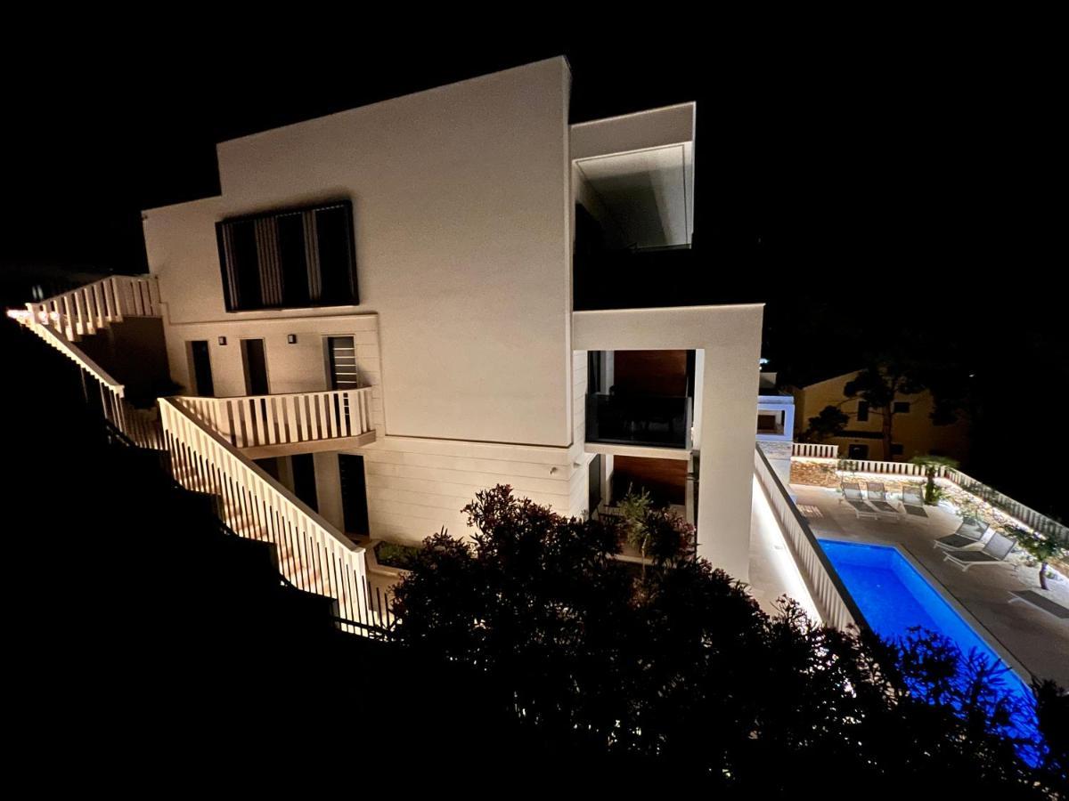 Luxury Beachfront Villa Carlisa Чіово Екстер'єр фото