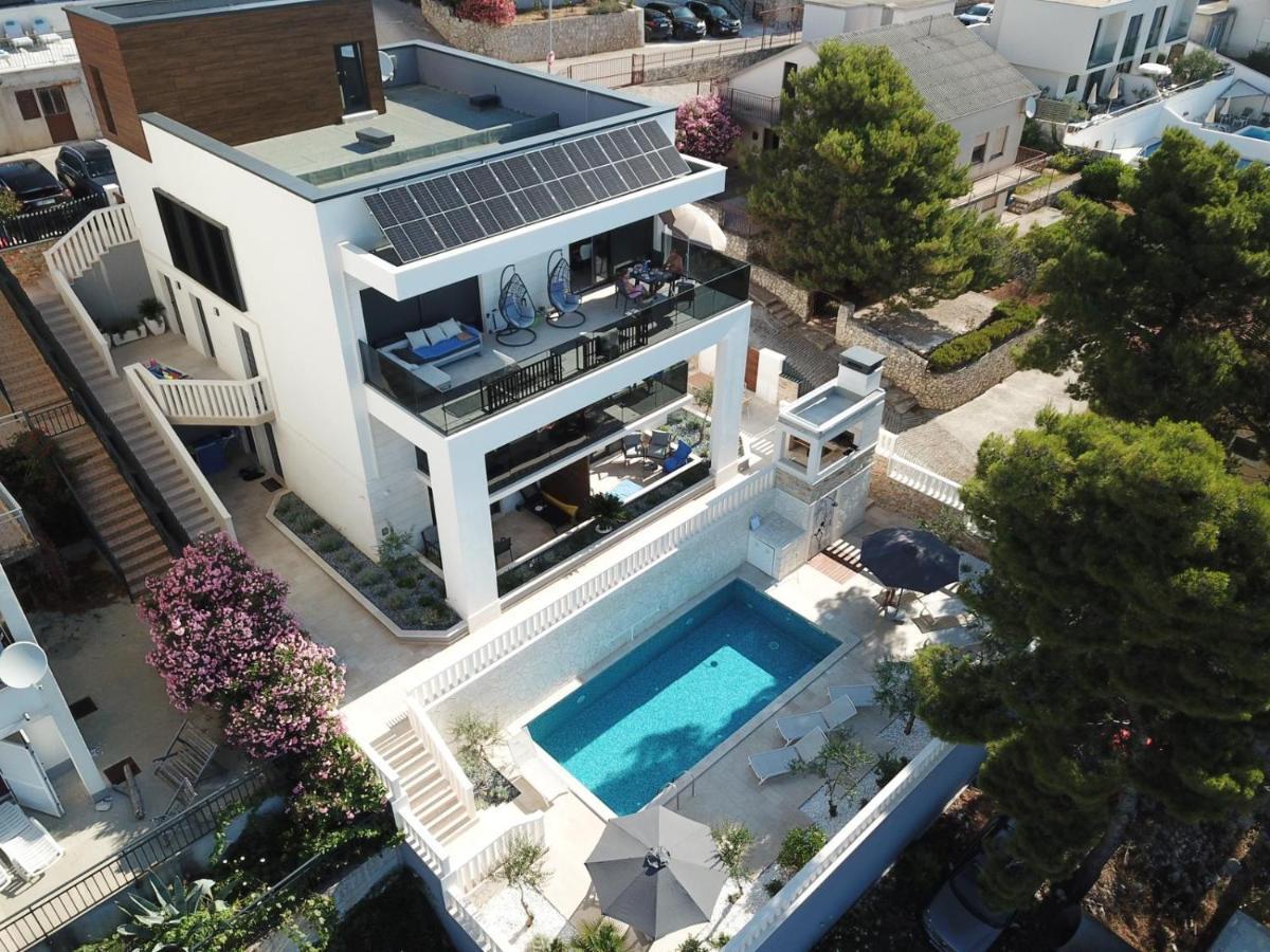 Luxury Beachfront Villa Carlisa Чіово Екстер'єр фото