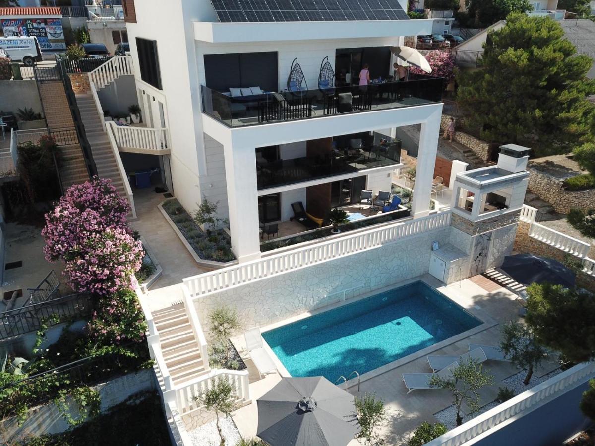 Luxury Beachfront Villa Carlisa Чіово Екстер'єр фото