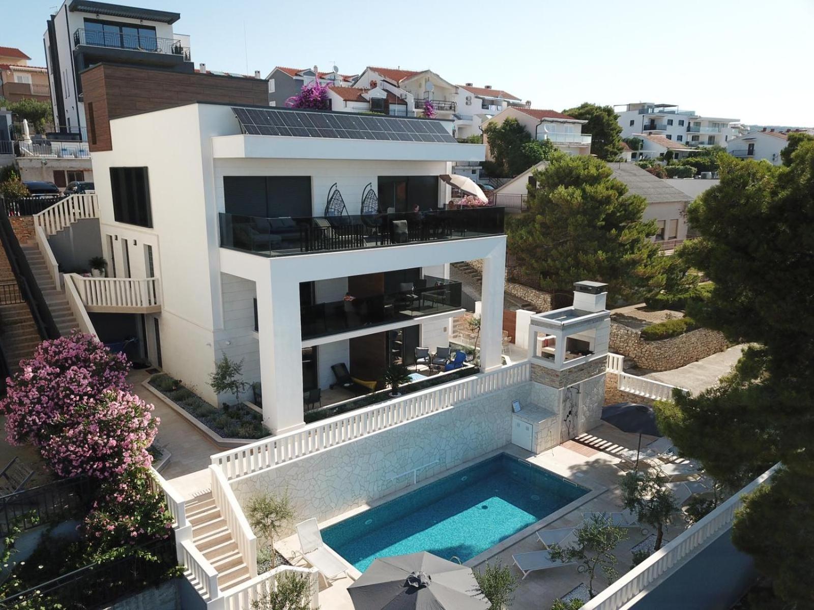 Luxury Beachfront Villa Carlisa Чіово Екстер'єр фото